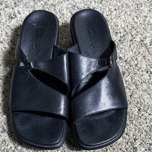 Clark’s Black Leather Slide Sandals Sz 7